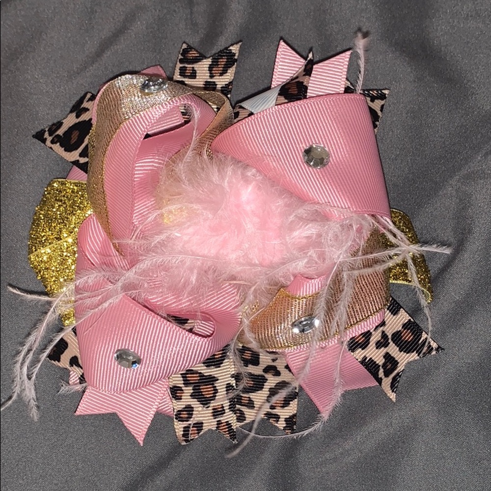 Leopard. Pink. Feathers. Gold. Bling. BOW!